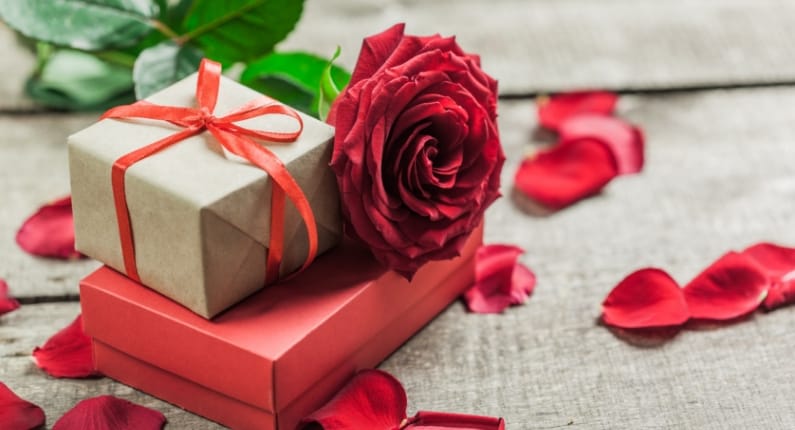 Valentines Day Gift Etiquette Rose